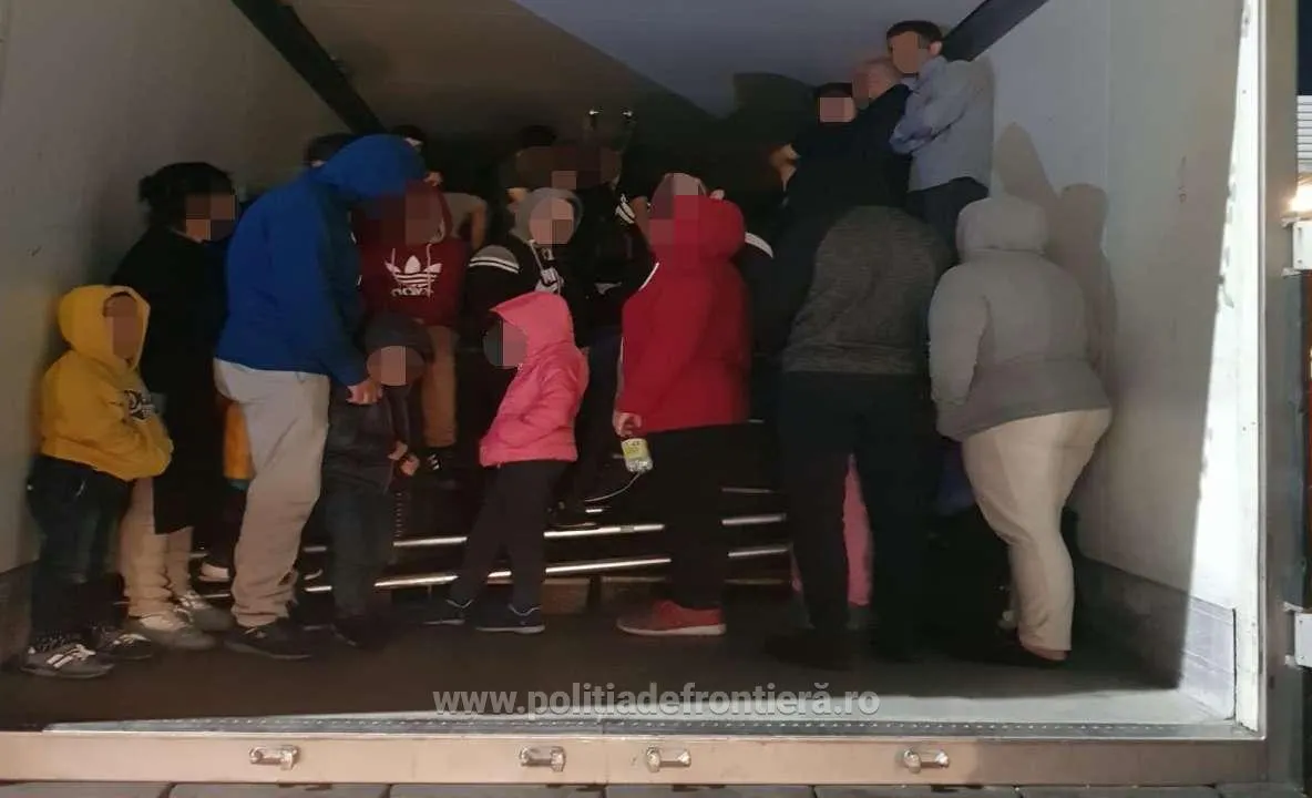 53 de migraţi prinşi la frontiera de pe autostrada Nădlac-Arad, după ce în ultimele 3 săptămâni au mai fost prinşi alţi 94