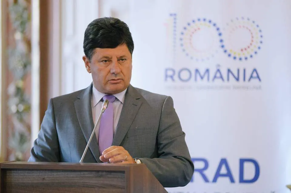 Lucrări pentru reamplasarea cele mai mari picturi din Arad, care are 52 mp. Când va fi arătat publicului tripticul "Înmormântarea lui Hristos