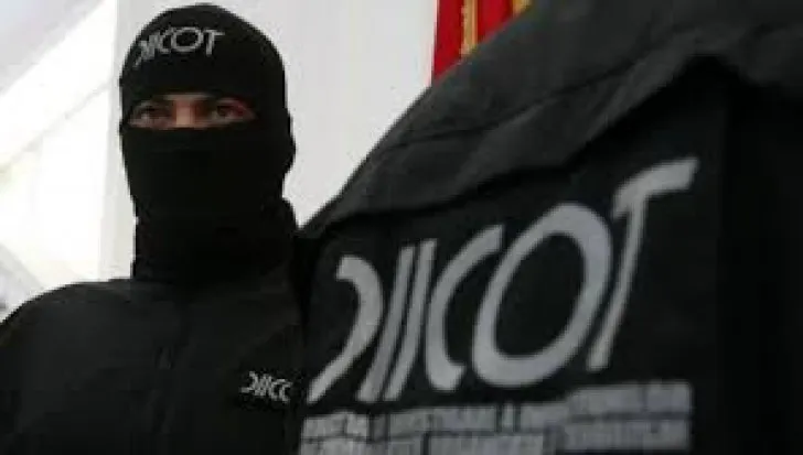 Arad: 7 percheziții, în Arad și Hunedoara, pentru destructurarea unei grupări ce se ocupa cu fraude informatice și înșelăciuni cu locuri de muncă fictive în Marea Britanie