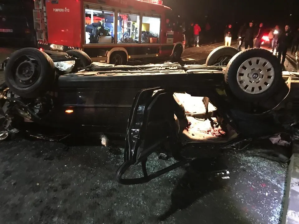 Arad: Accidentul de pe pod: mașina a căzut de la înălțimea de 8-9 metri. Victimele ar fi suporteri ai echipei UTA