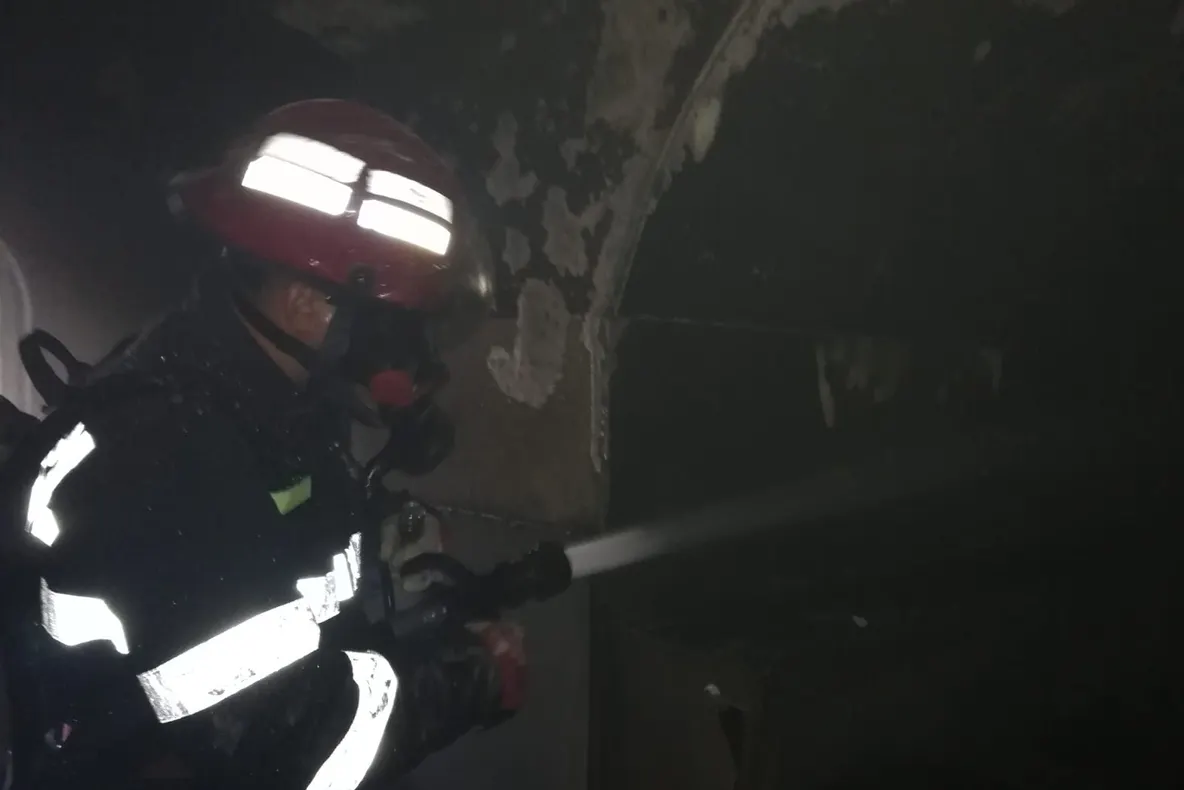 Arad: Incendiul de la un cunoscut club din centrul municipiului Arad, pus intenționat. Poliţiştii au un suspect. Cine ar fi acesta și cât e prejudiciul
