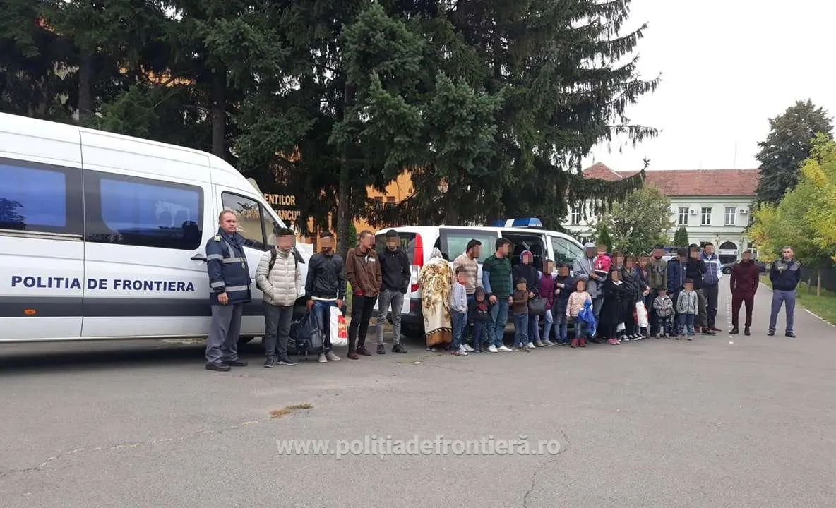 Transport cu 25 de migranți, dintre care mai mult de jumătate minori, care a trecut prin Arad, prins în Bihor