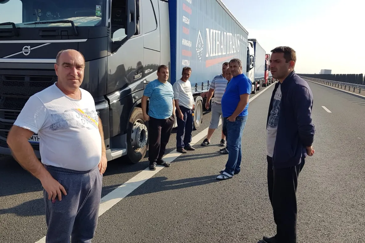 Arad: Timpi mari de așteptare pentru camioane, la granița de vest a României, după ce ieri circulația prin Ungaria a fost interzisă pentru că s-a comemorat Revoluția din 1956 împotriva dictaturii bolșevice și a ocupației sovietice