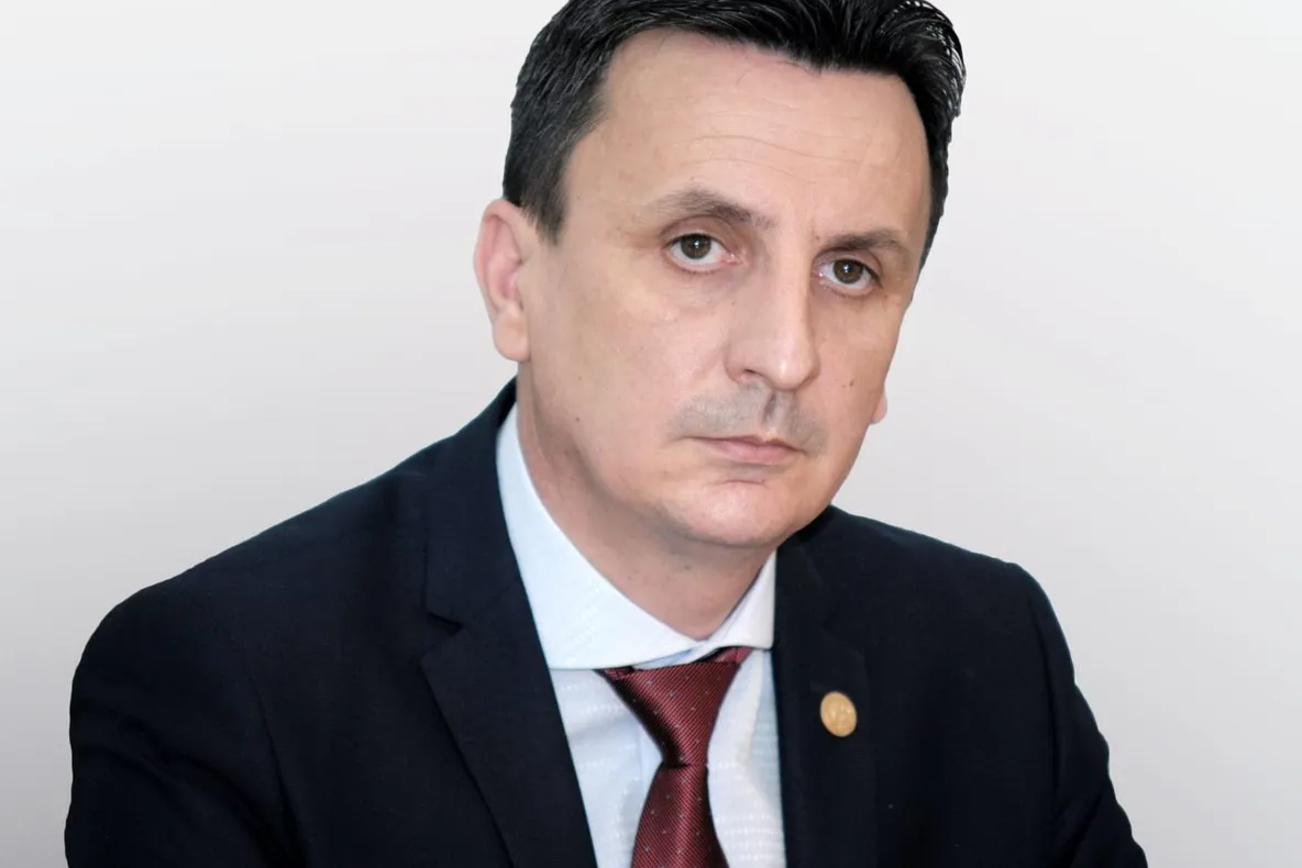 Arad: Front comun pentru o clasă de matematică-informatică din Arad