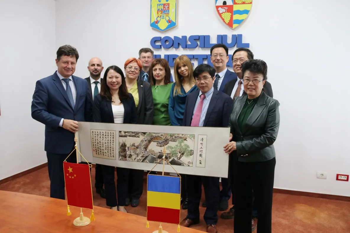 Arad: Medici din China, la Consiliul Județean Arad. Motivele