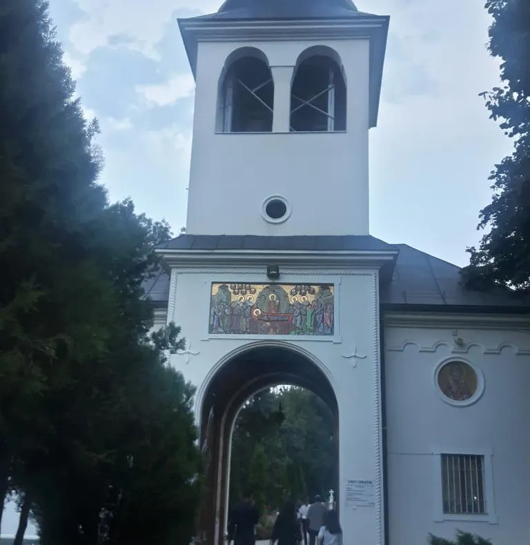 Arad: Slujbă specială oficiată de către Arhiepiscopul Aradului, Timotei, miercuri, în biserica veche a celei mai vechi mănăstiri cu viaţă monahală neîntreuptă din România