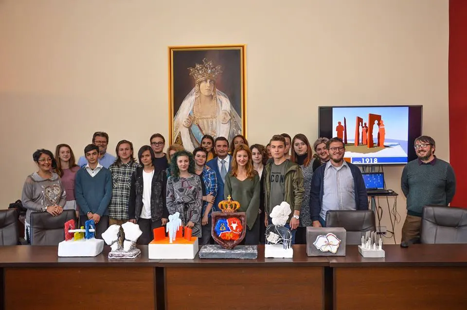 Arad: Cum arată monumentul pe care Primăria Arad îl amplasează pentru Centenarul Marii Uniri. Monumentul Guvernului, care a costat 10 milioane de lei, tot mai incert