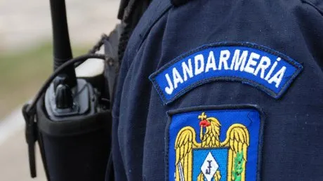 Arad: I-a împrumutat telefonul și s-a făcut nevăzut. Cum l-au prins jandarmii