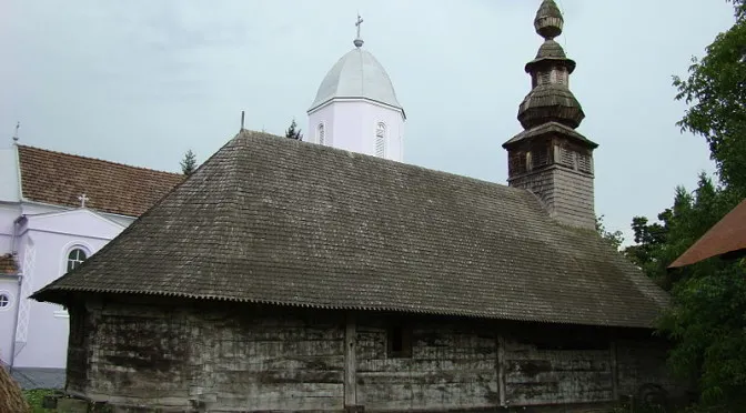 Arad: Cele două biserici de lemn de la Juliția, construite în 1787 și 1877, readuse în circuitul bisericesc