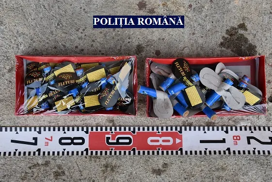 Arad: Peste 3.400 de materiale pirotehnice și 50 decutii de petarde, confiscate de către polițiti înainte de Anul Nou. Mai multe persoane, cercetate penal