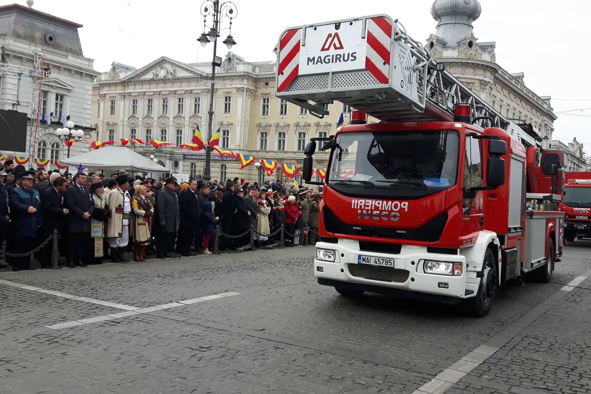 Arad: Defilare militară spectaculoasă de Ziua Națională la cei 100 de ani de România 