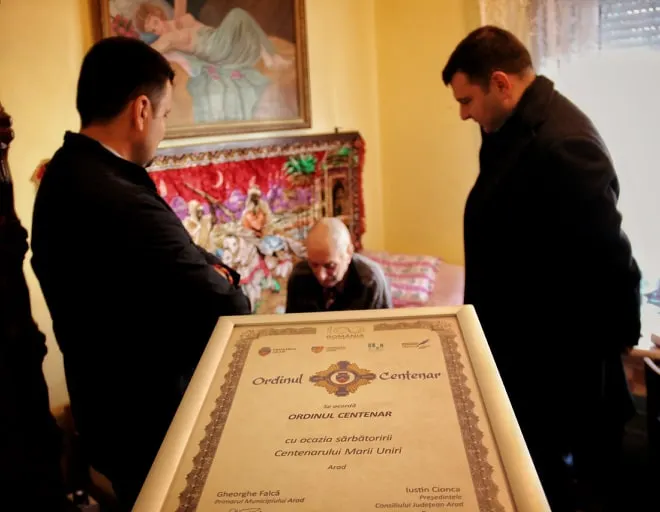 Arad: Veteranul de război Nicolae Oprea, distins cu Ordinul Centenar chiar de Sfântul Nicolae. În Arad mai trăiesc doar 9 veterani de război