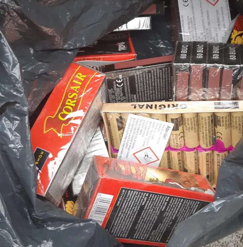 Arad: Materiale pirotehnice și țigări de contrabandă, confiscate de către jandarmii din Arad