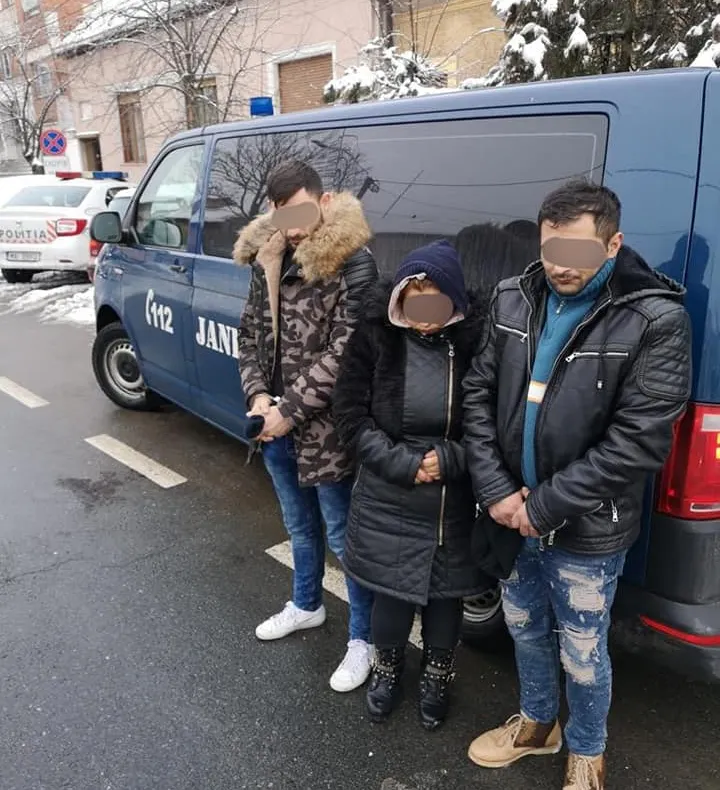 Arad: Cum s-au dat de gol trei hoți care furaseră din centrul Aradului, când i-au văzut pe jandarmi
