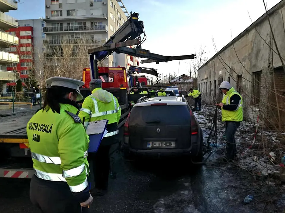 Arad: Curg amenzile pentru mașinile parcate ilegal
