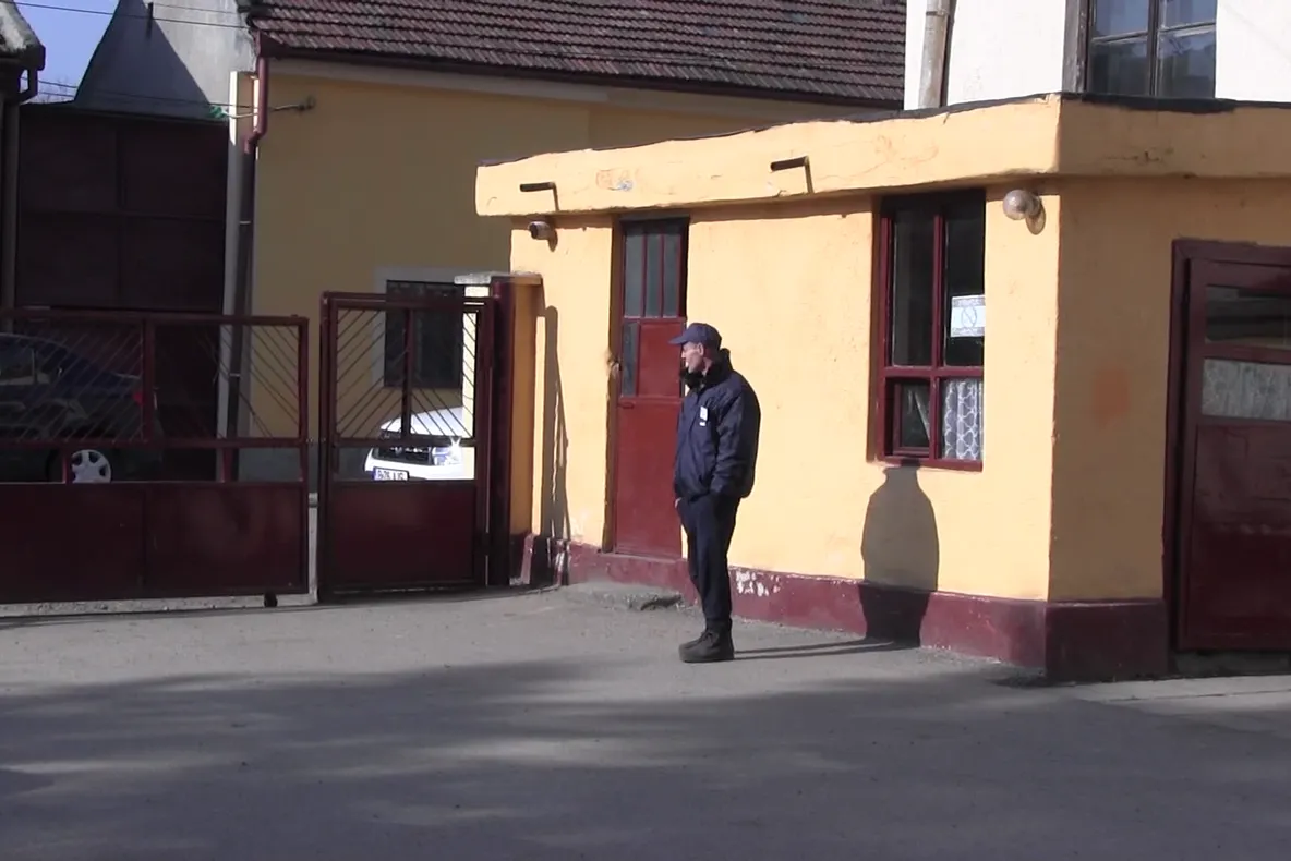 Arad: Suspectul, care a vândut substanțe interzise în liceul UCECOM Spiru Haret din Arad, s-a întors la școală: "b..., ce credeți că ați rezolvat? nu o să rămână așa!"