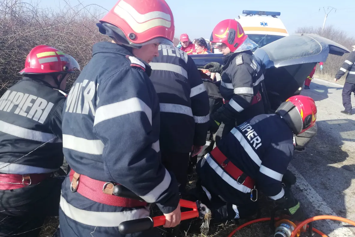Arad: Accident grav în județul Arad. Se intervine cu elicopterul SMURD