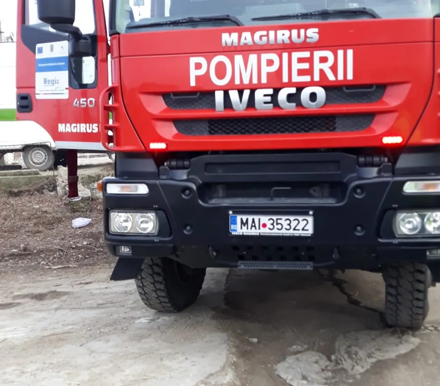 Arad: Un angajat CFR Arad, la spital, după ce cantonul folosit ca locuința de serviciu, din zona Gării Mari, a fost cuprins de un puternic incendiu