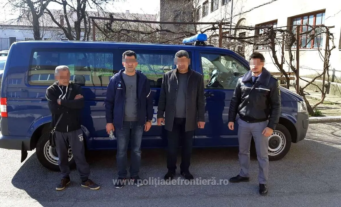 Arad: 2 cetățeni din Turcia și o călăuză din Bulgaria, prinși când doreau să din România, ilegal, pe jos, chiar peste câmp