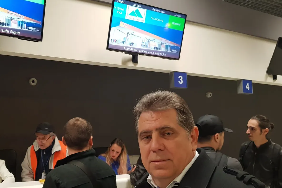 Arad: 200 de transportatori din vestul țării au plecat, miercuri, cu 2 avioane, la mega-protestul de la Parlamentul European. "Suntem discriminați de cei din vest. Într-un cuvânt: nu ne prea vor"