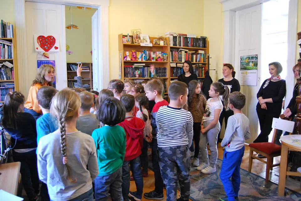 Arad: Peste 1.300 de elevi au descoprit misterele bibliotecii. Ce au făcut cei mici