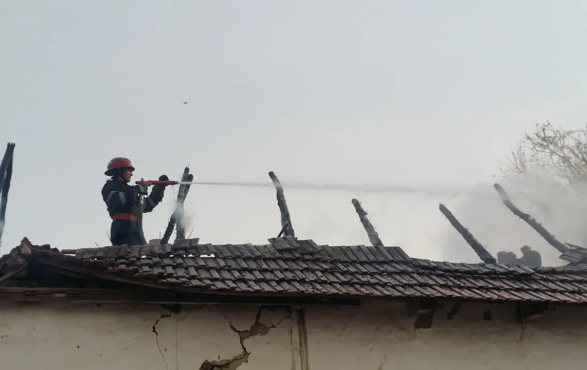 Arad: Atenție la improvizații. Ce caz inedit au descoperit pompierii din Arad ca urmare a unui incendiu