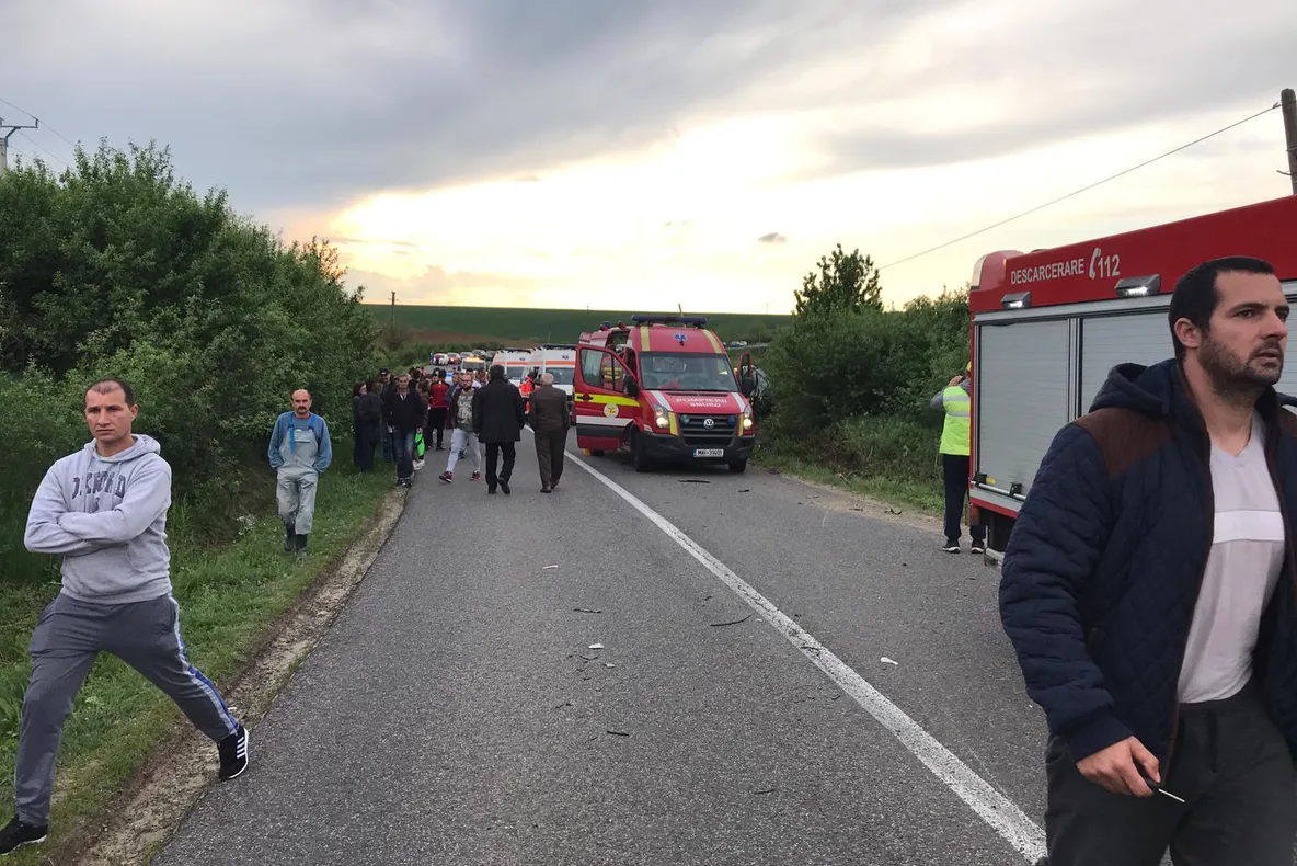 Arad: 4 copii și 2 adulți din Arad, la spital după ce au fost implicați într-un accident auto. Șoferul vinovat, un bărbat de 73 de ani, era băut