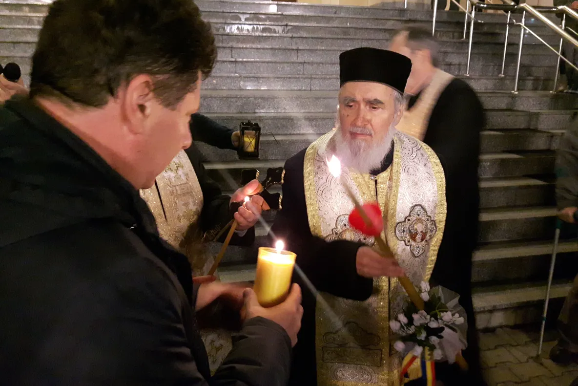 Arad: Lumina Sfântă a Învierii de la Ierusalim ajunge, sâmbătă seara, la Arad, în condiții speciale