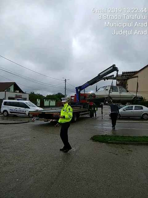Arad: 4 mașini fără stăpân, ridicate de către Primăria Municipiului Arad pe de domeniul public. Ce se întâmplă cu mașinile