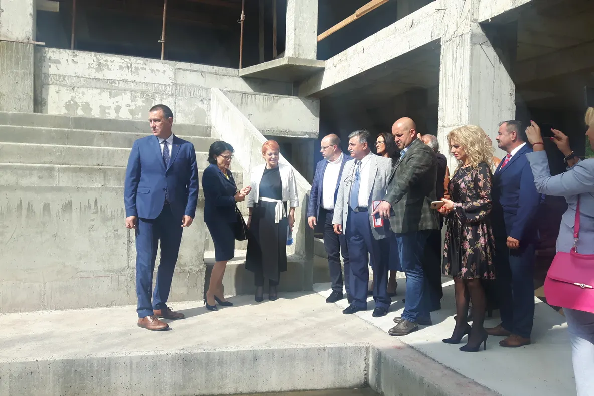 Arad: Ministrul Ecaterina Andronescu: Încercăm să finalizăm mai devreme Palatul Copiilor din Arad, pentru a nu mai plăti chirie