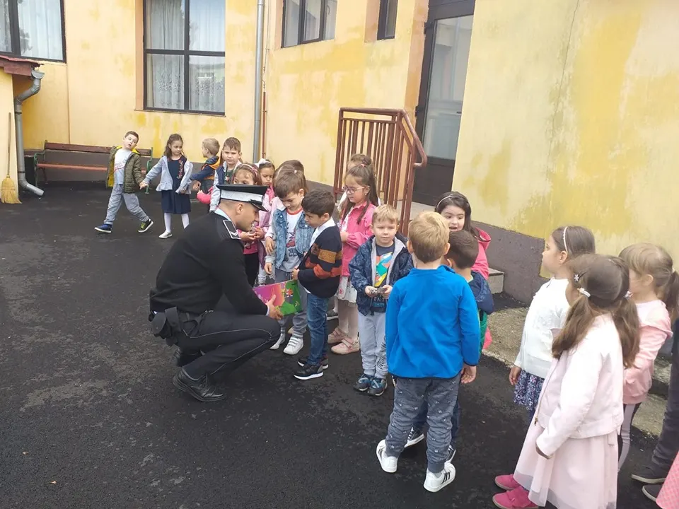 Arad: Care a fost atracție de la întâlnirile dintre polițiștii locali din Arad și copiii de la grădinițe