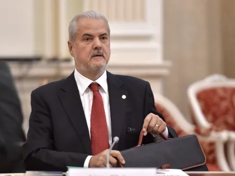 Arad: Fostul premier Adrian Năstase, Doctor Honoris Causa, vineri, la Universitatea Aurel Vlaicu din Arad. Comisia de Laudatio, condusă chiar de către ministrul Educației
