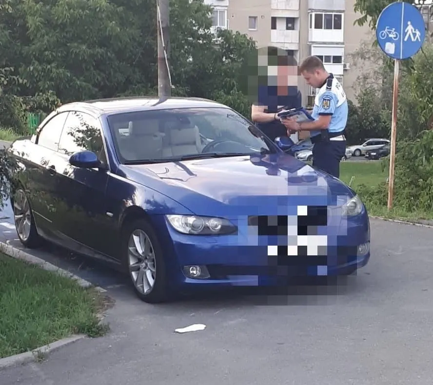 Arad: Bărbat, amendat cu 290 de lei, după ce a parcat pe o pistă de biciclete 