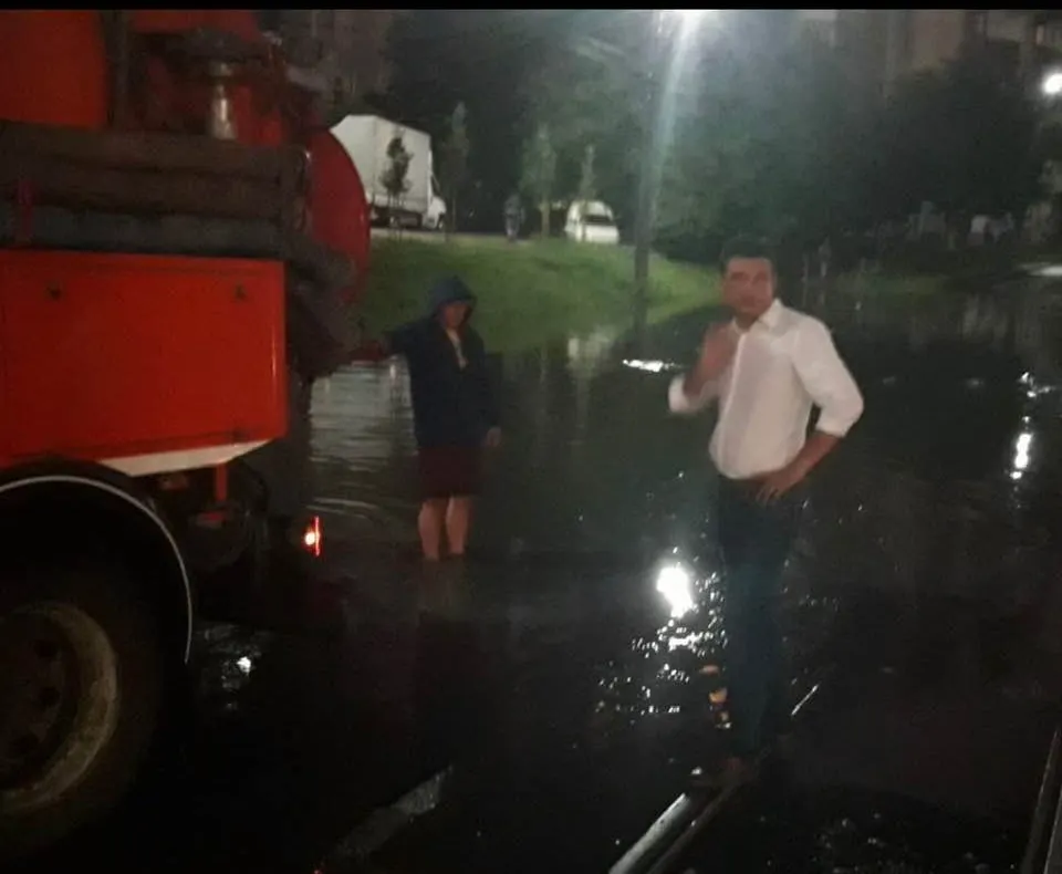 Arad: AUDIO Comitetul Local pentru Situații de Urgență, convocat de către viceprimarul municipiului Arad, Călin Bibarț, în cursul nopții de joi către vineri, după ce furtuna a creat probleme în oraș