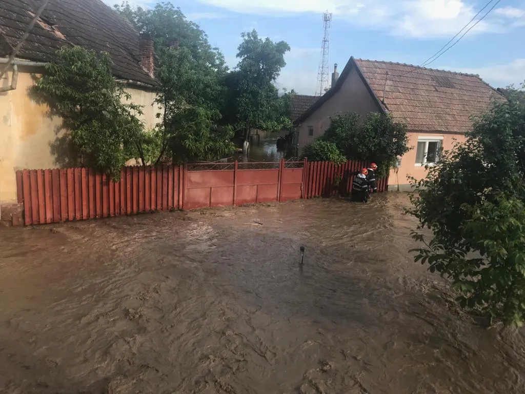 Arad: FOTO VIDEO Imagini impresionante cu inundații din mai multe localități din județul Arad