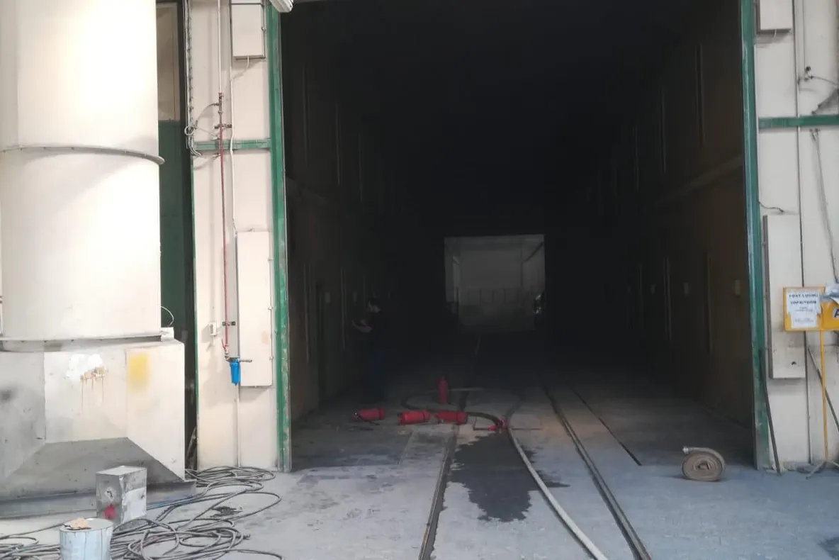 Arad: AUDIO Incendiu la fabrica de vagoane Astra Călători din Arad