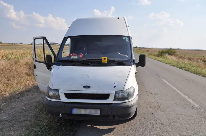 Arad: 7 români, judecați în Ungaria, după ce au traficat în condiții chinuitoare 51 de migranți din Irak, pe la Nădlac