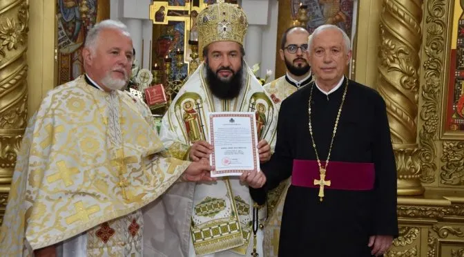 Arad: Preotul Sorin Cosma, de 80 de ani, decorat de către Înaltpreasfințitul Părinte Arhiepiscop Timotei al Aradului. Motivele