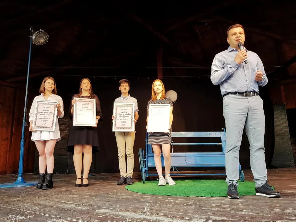 Arad: Cei 4 elevi de 10 ai Aradului, distinși cu diploma "Arădeni cu care ne mândrim!"
