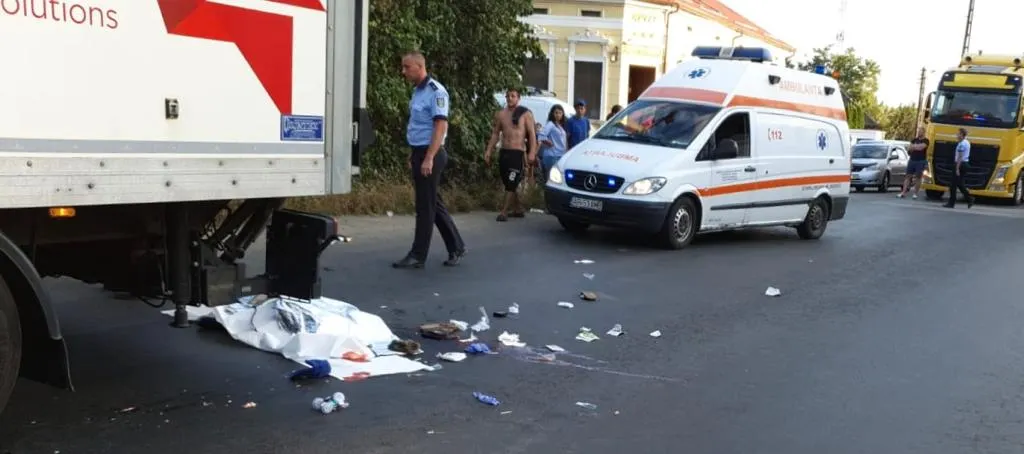 Arad: Copilul de 6 ani, accidentat pe o trecere de pietoni de pe DN7, din județul Arad, a murit. Femeia, care îl însoțea, grav rănită
