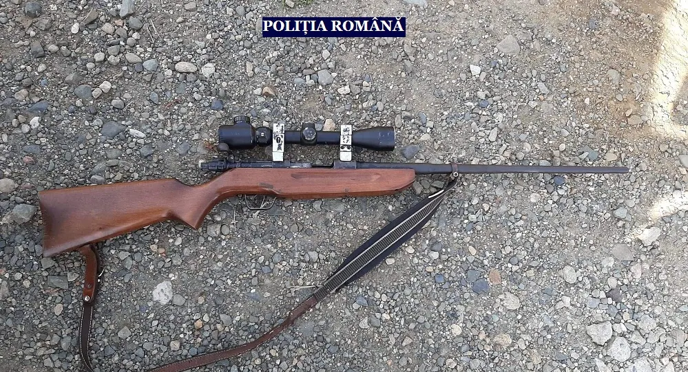 Arad: Arsenale de arme, muniție și alte obiecte folosite la braconaj, confiscate, sâmbătă, în județul Arad. LISTA COMPLETĂ