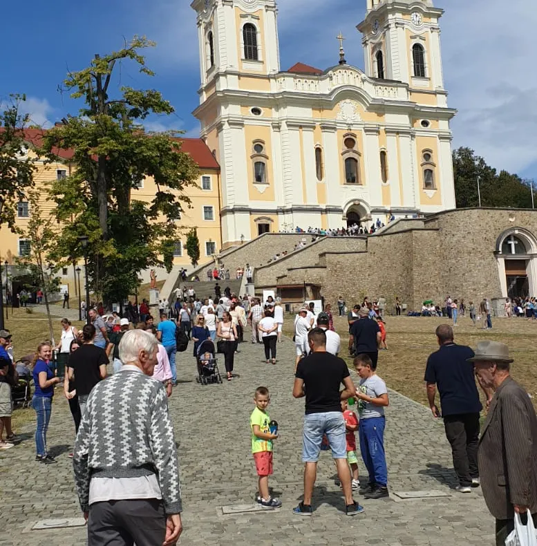 Arad: AUDIO FOTO VIDEO Zi specială în cel mai mare loc de pelerinaj catolic din vestul României, Basilica Papală Maria Radna