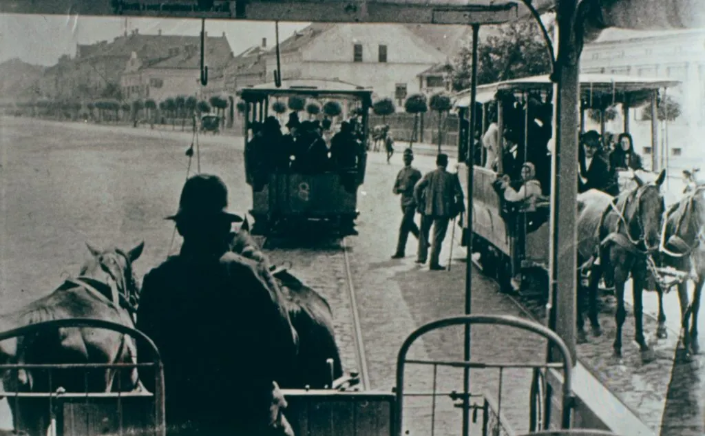 Arad: 150 de ani de la primele tramvaie trase de cai prin Arad. Pe unde circulau