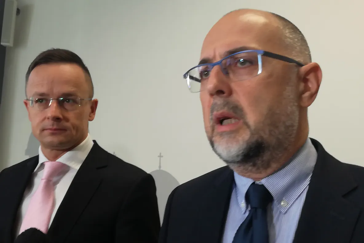 Arad: FOTO VIDEO Ministrul Afacerilor Externe din Ungaria, Szijjártó Péter, la Arad: cere României o atitudine "mai pozitivă" față de comunitatea maghiară, să participe la o "rezolvare diplomatică a conflictului de la Valea Uzului" și anunță continuarea p