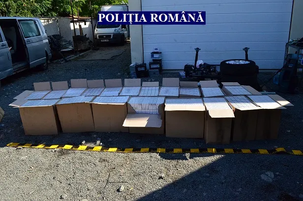 Arad: AUDIO Circa 22.000 de pachete cu țigări de contrabandă, descoperite în casa unui bărbat care era arestat la domiciliu tot pentru contrabandă