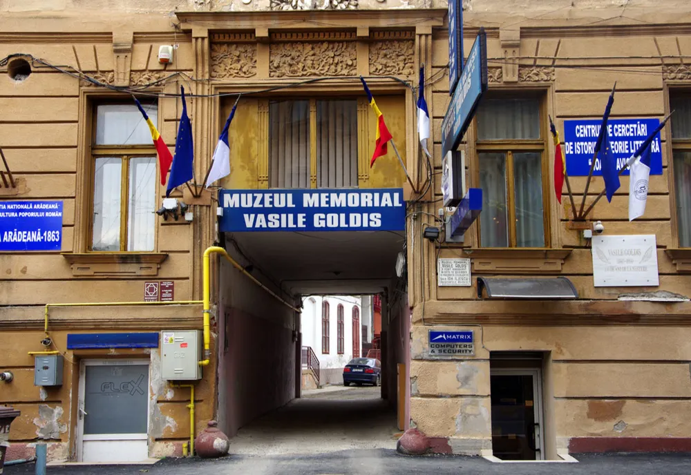 Arad: Muzeul Memorial "Vasile Goldiș" din Arad, decorat cu 2 medalii de către președintele României, Klaus Iohannis. Ce cuprinde singurul muzeu de acest fel din România