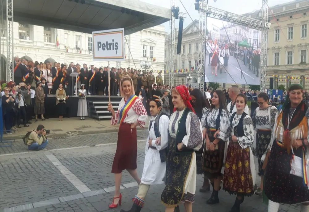 Arad: AUDIO Trei mega-concerte și parada costumelor populare, pentru a marca Ziua Națională la Arad