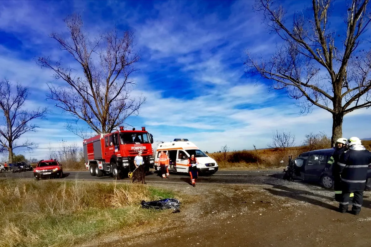 Arad: AUDIO UPDATE ACCIDENT. Toate cele 4 persoane, implicate în accidentul din Arad, transportate la spital