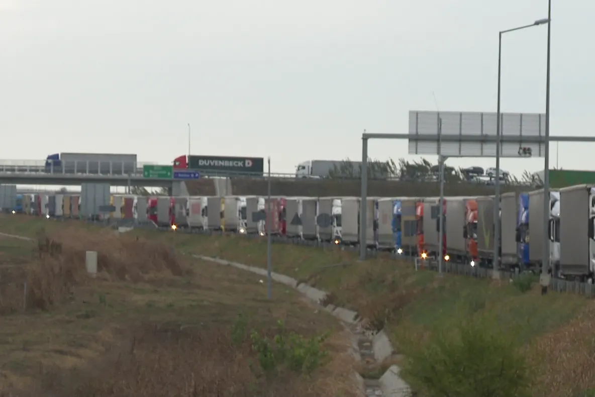 Arad: Ministrul Marcel Vela: Punctul de trecere Nădlac 2 ar putea fi rezervat strict transportului de marfă
