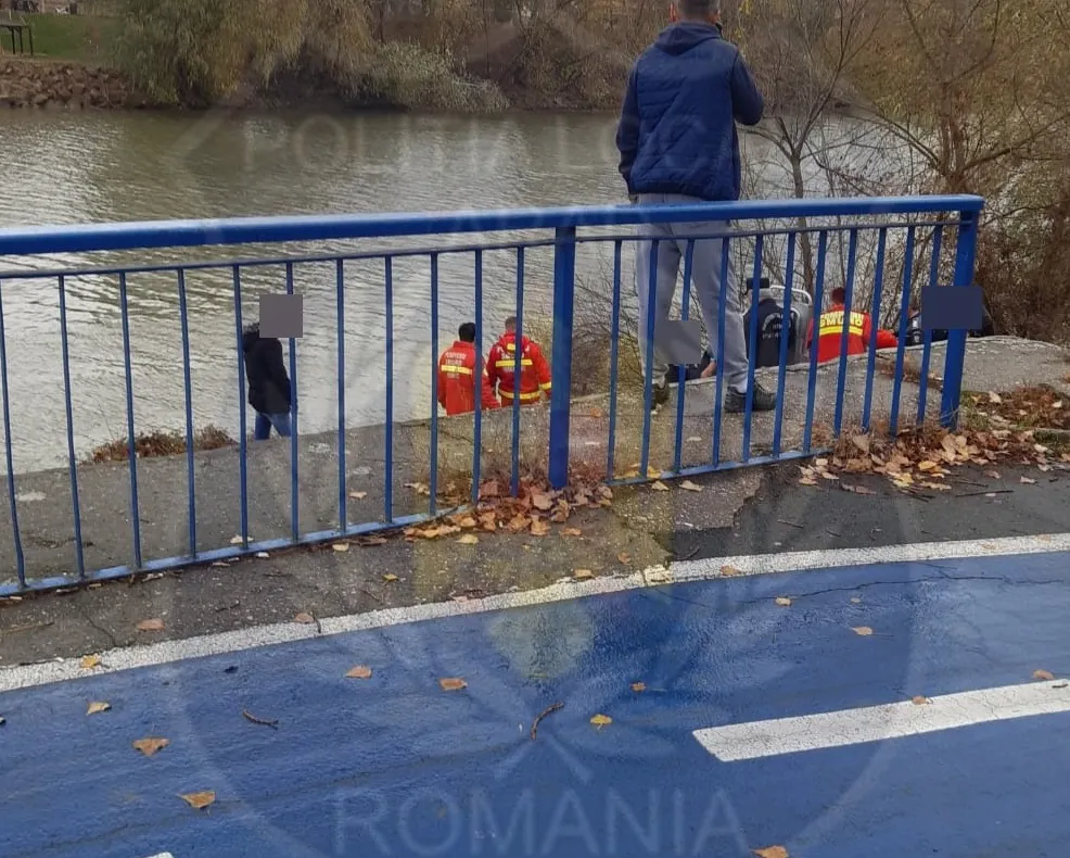 Arad: AUDIO O femeie din Arad s-a aruncat în Mureș, iar cauza ar fi șocul post-natal. A fost scosă din apă de un echipaj de jandarmi
